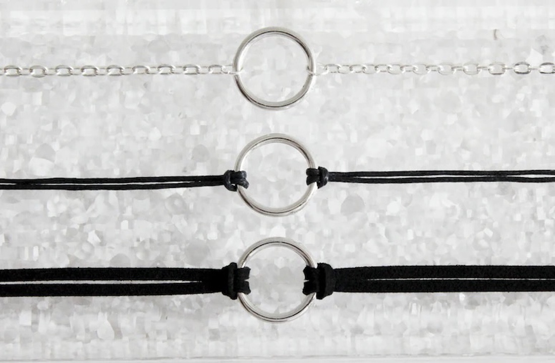 Colier tip choker din piele suede si lant - bijuterii - coliere - coliere lungi - Artynos.ro Colier tip choker din piele suede si lant - bijuterii - coliere - coliere lungi - Artynos.ro