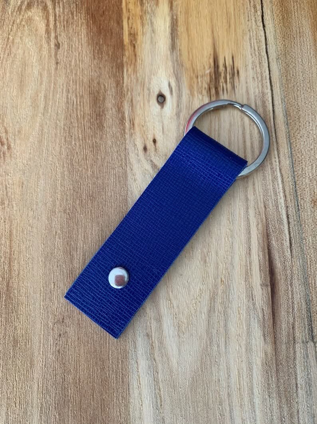 Breloc din piele naturala - geantă și husă - accesorii genți - breloc - Artynos.ro Breloc din piele naturala - geantă și husă - accesorii genți - breloc - Artynos.ro