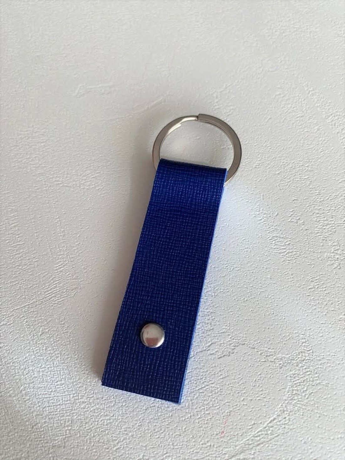 Breloc din piele naturala - geantă și husă - accesorii genți - breloc - Artynos.ro Breloc din piele naturala - geantă și husă - accesorii genți - breloc - Artynos.ro