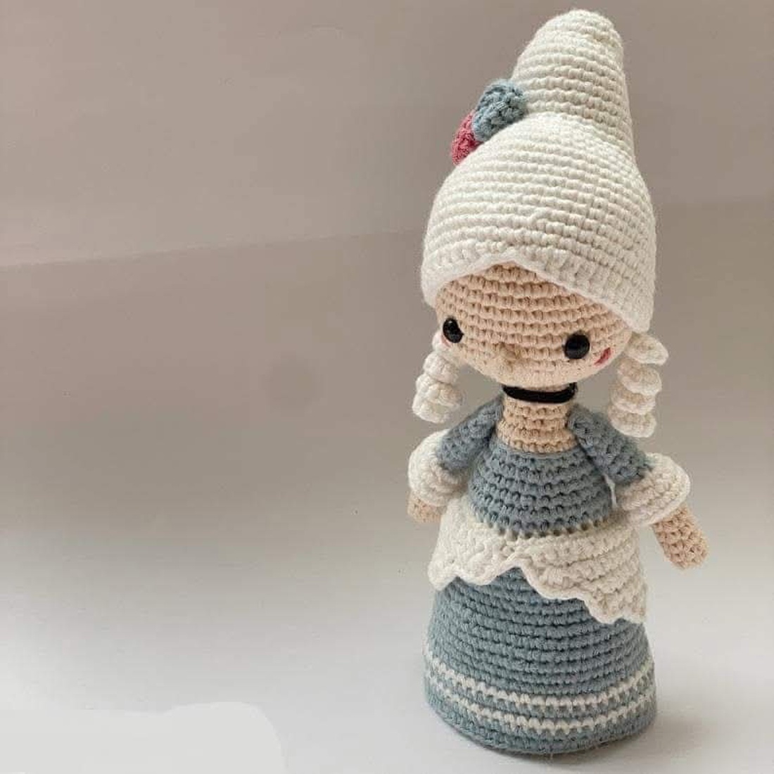 Papusa crosetata Maria Antoaneta - jucării și echipamente pentru copii - plușuri - păpușă croșetată, păpușă de pluș - Artynos.ro Papusa crosetata Maria Antoaneta - jucării și echipamente pentru copii - plușuri - păpușă croșetată, păpușă de pluș - Artynos.ro