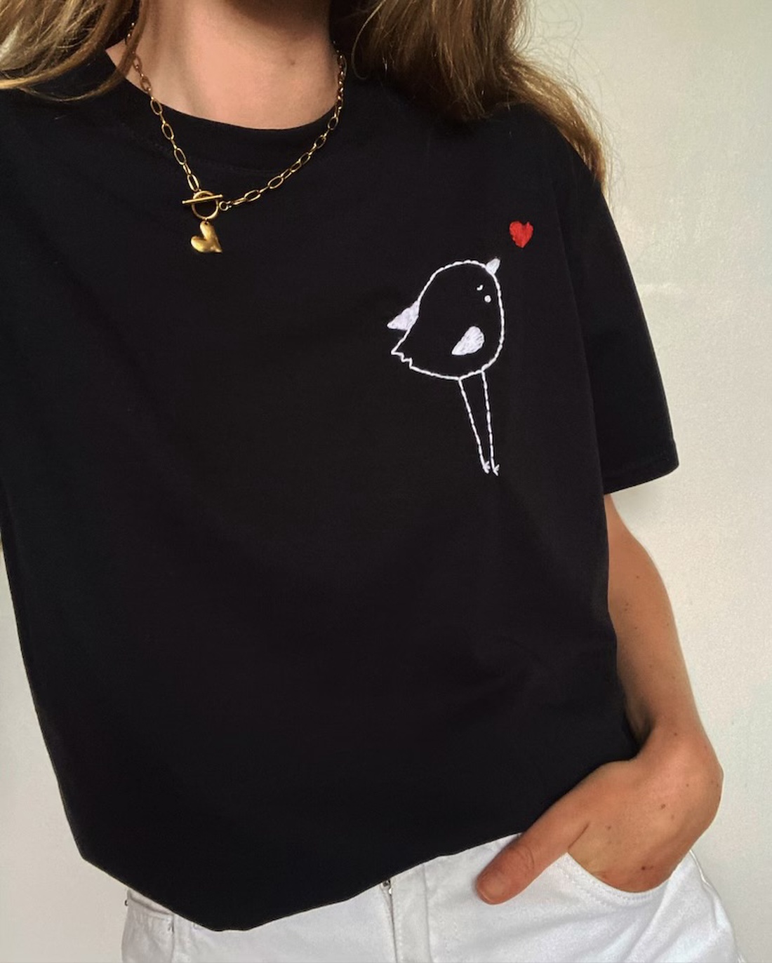 Tricou unisex brodat manual - îmbrăcăminte și modă - haine damă - tricou și top de damă - Artynos.ro Tricou unisex brodat manual - îmbrăcăminte și modă - haine damă - tricou și top de damă - Artynos.ro