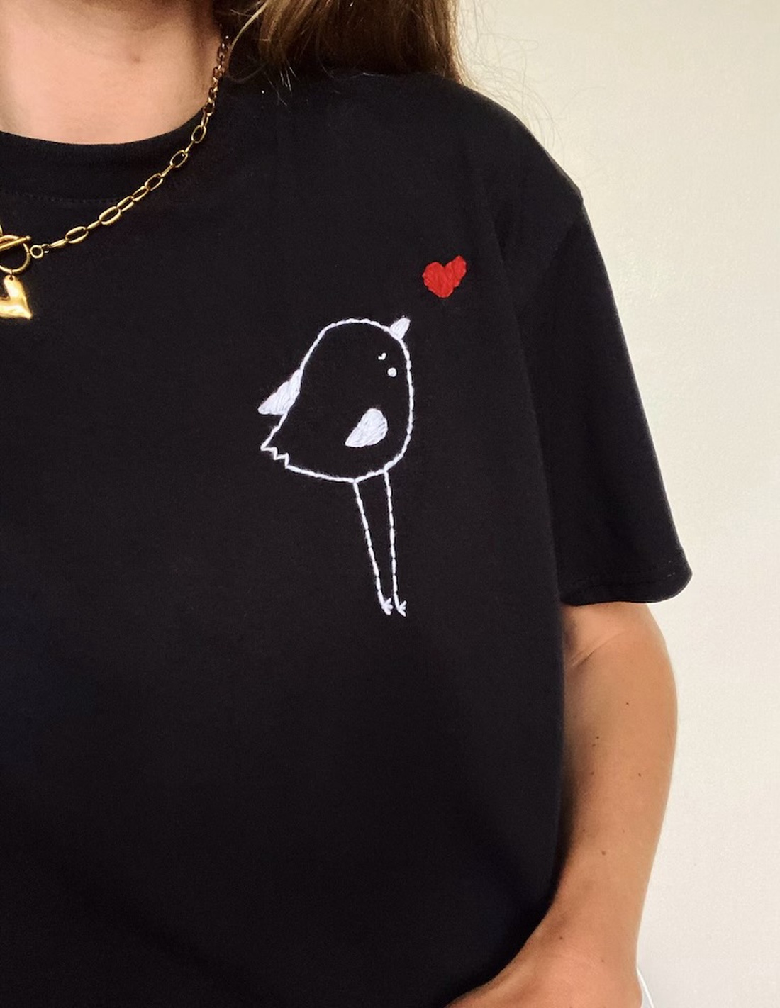 Tricou unisex brodat manual - îmbrăcăminte și modă - haine damă - tricou și top de damă - Artynos.ro Tricou unisex brodat manual - îmbrăcăminte și modă - haine damă - tricou și top de damă - Artynos.ro