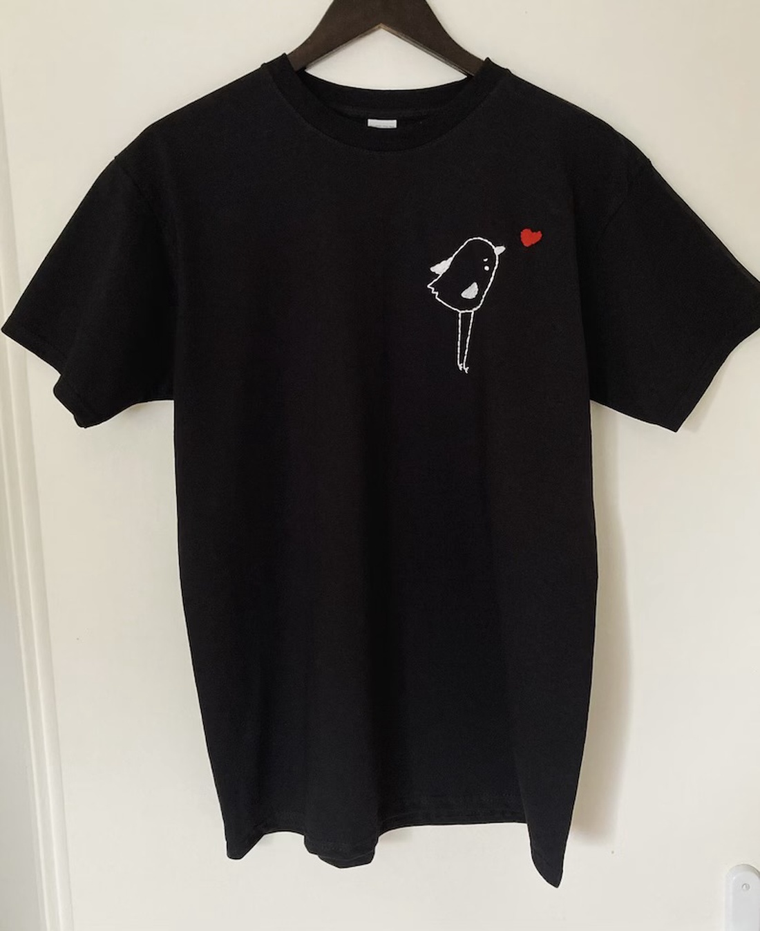 Tricou unisex brodat manual - îmbrăcăminte și modă - haine damă - tricou și top de damă - Artynos.ro Tricou unisex brodat manual - îmbrăcăminte și modă - haine damă - tricou și top de damă - Artynos.ro