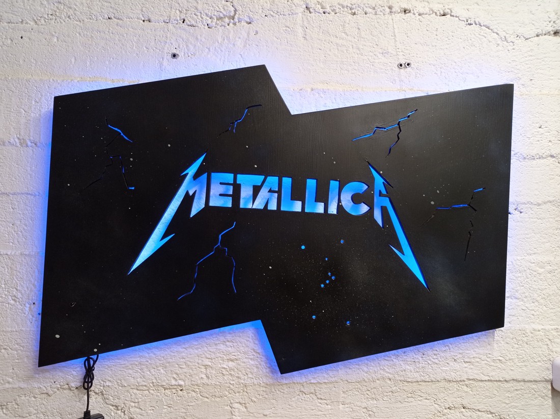 Metallica - perete mural iluminat - - Artynos.ro Metallica - perete mural iluminat - - Artynos.ro
