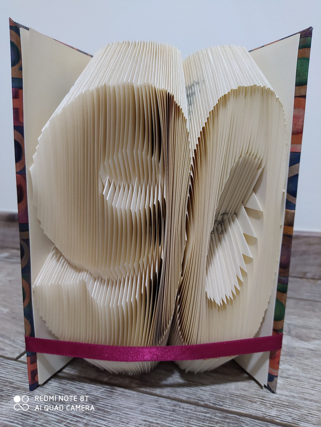 Număr unic de sculpturi de cărți - casă & stil de viață - accesorii pentru decorat casa - decorațiuni de masă și decorațiuni pentru rafturi  - sculptură de carte, carte pliată - Artynos.ro