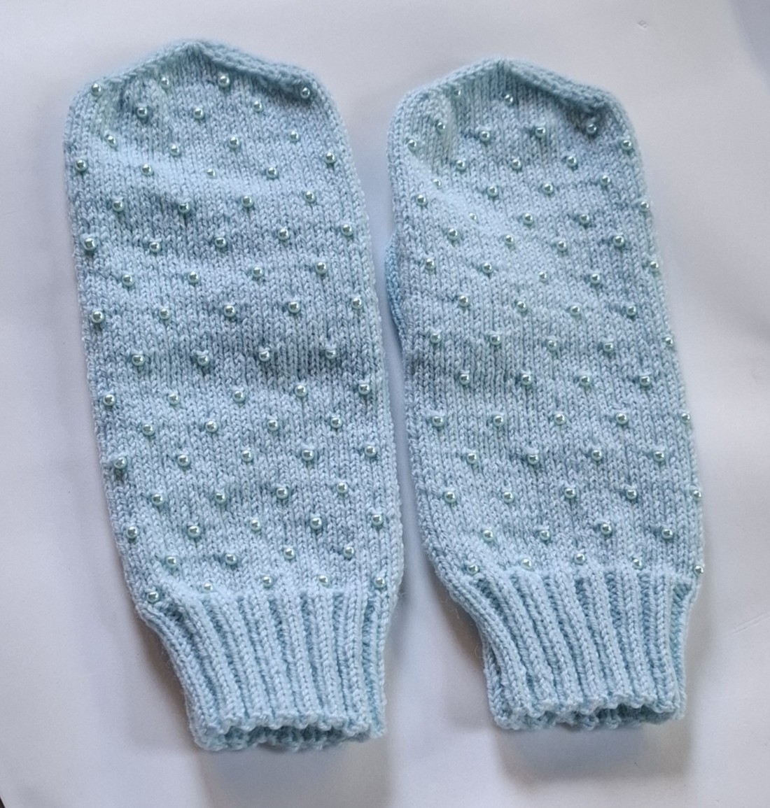 Mănuși tricotate manual cu împodobire cu mărgele -  - Artynos.ro
