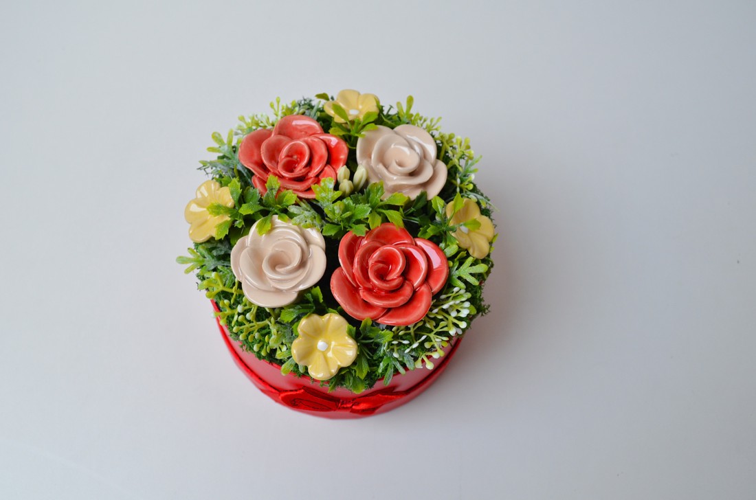 Cutii cu trandafiri, buchet de flori din ceramică, buchet de trandafiri -  - Artynos.ro
