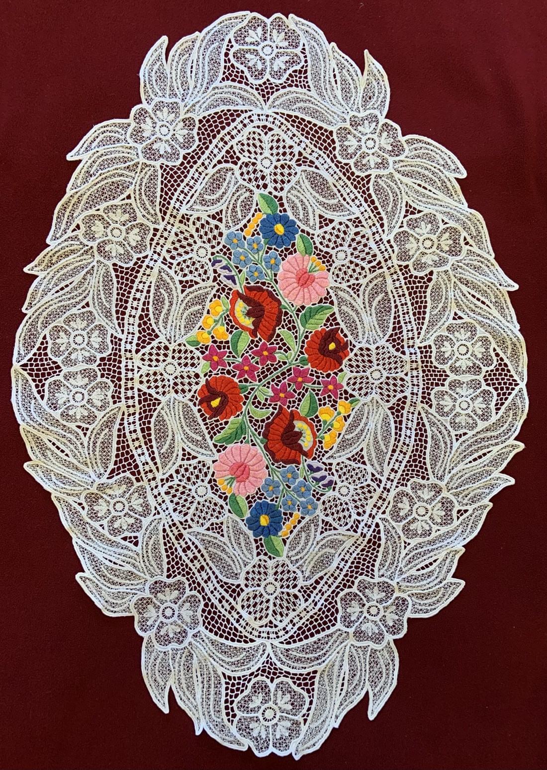 Față de masă cu model Kalocsa. - casă & stil de viață - accesorii pentru decorat casa - decorațiuni de masă și decorațiuni pentru rafturi  - fețe de masă croșetate - Artynos.ro