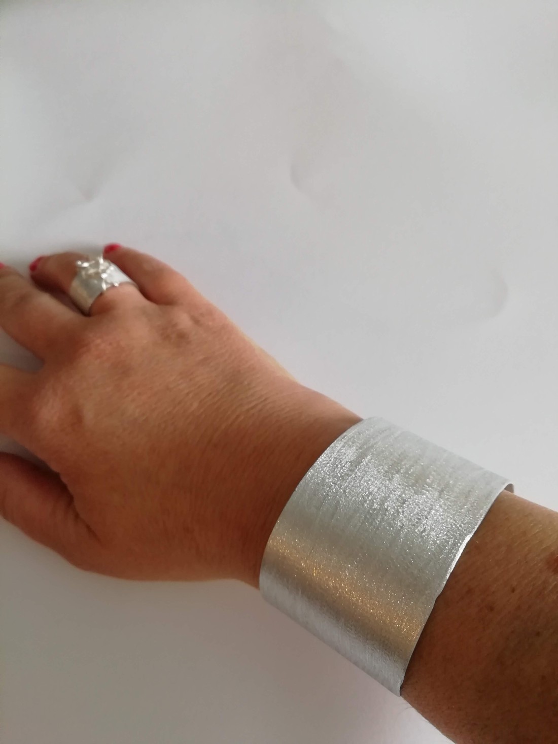 Brățară lustruită din aluminiu frumos lucios -  - Artynos.ro Brățară lustruită din aluminiu frumos lucios -  - Artynos.ro