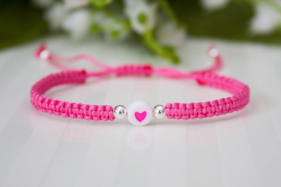 Brățară macramé împletită - Hearts roz -  - Artynos.ro
