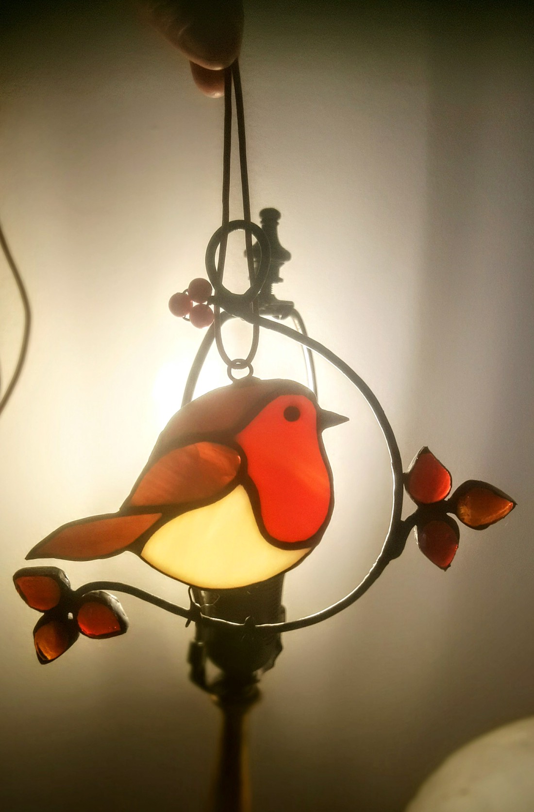 Decorare fereastră Redbreast - - Artynos.ro Decorare fereastră Redbreast - - Artynos.ro