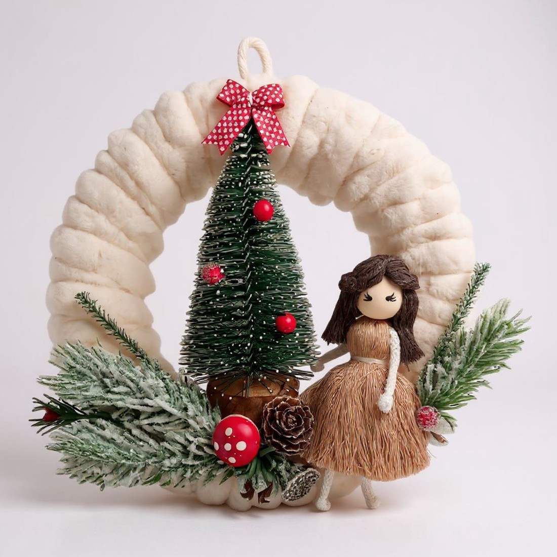 Decorațiuni de Crăciun pentru ușă / ciocănitoare cu păpușă macramé - coroană roșie, albă și verde cu păpușă - crăciun - decorațiuni de crăciun de casă - decorațiuni pentru ușă de crăciun - Artynos.ro