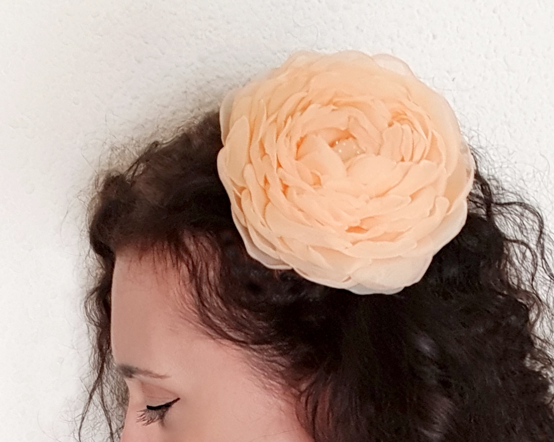 Floare culoarea piersicii din chifon pentru par - îmbrăcăminte și modă - accesorii păr - accesorii de păr - Artynos.ro