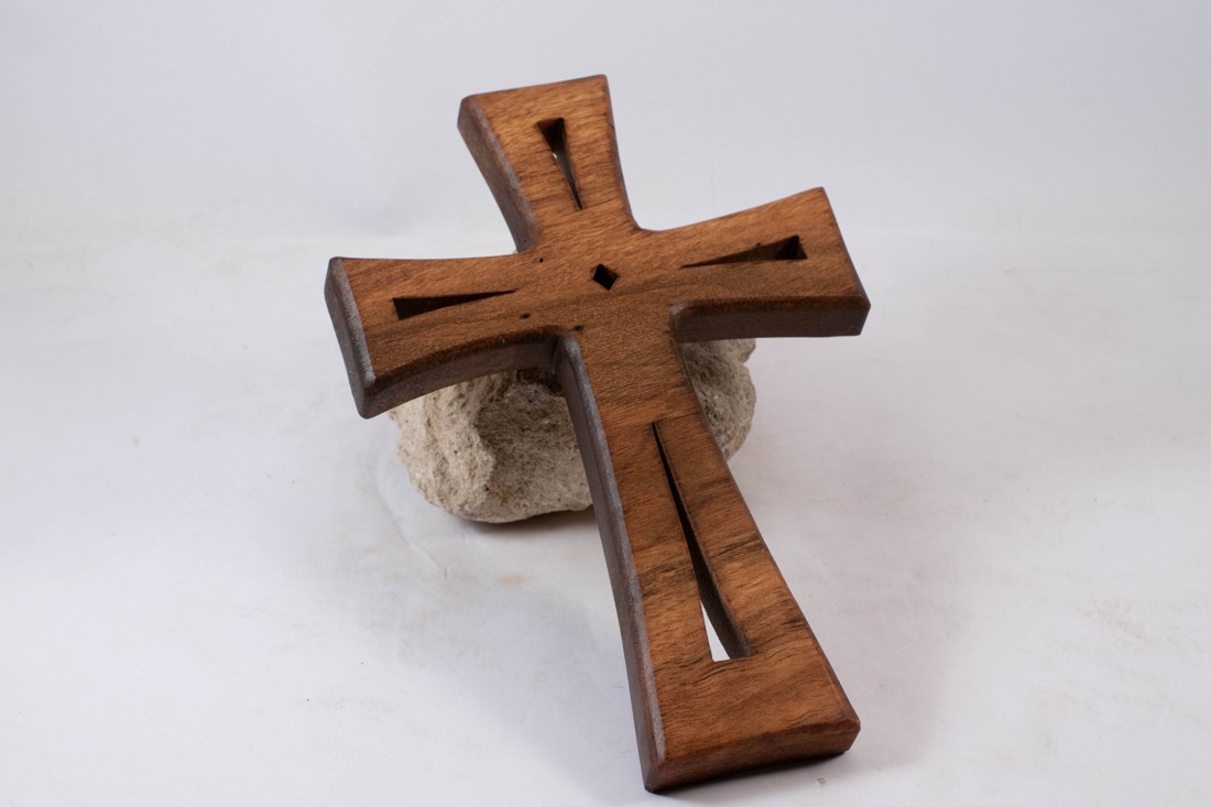 Cruce din lemn cu model, cruce de perete  - casă & stil de viață - accesorii religioase - cruce - Artynos.ro