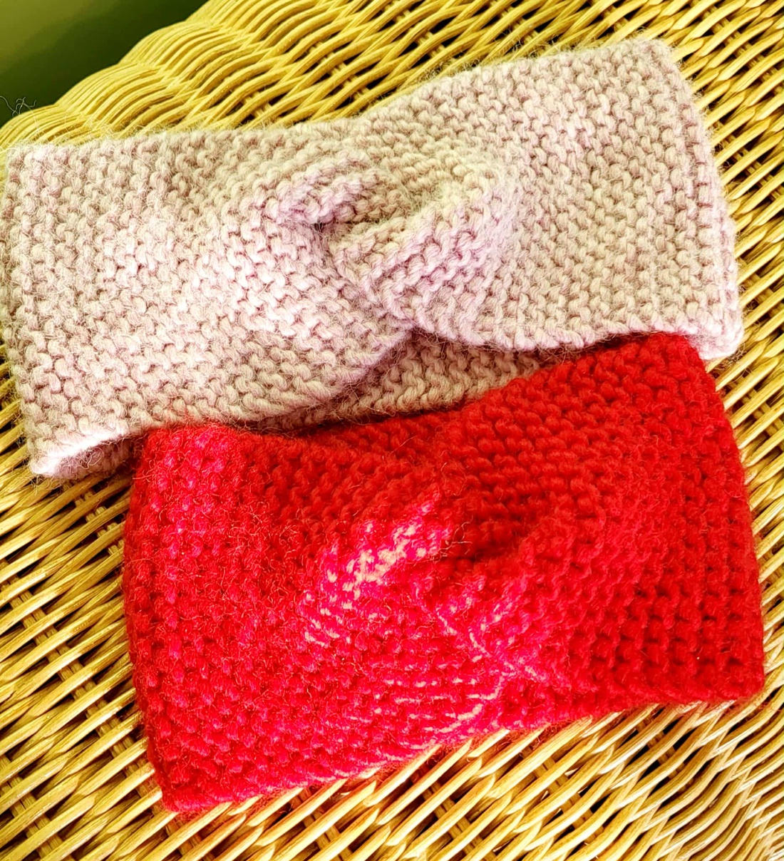 Bentita tricotata din lana - îmbrăcăminte și modă - accesorii păr - bandă de păr și agrafe păr - Artynos.ro Bentita tricotata din lana - îmbrăcăminte și modă - accesorii păr - bandă de păr și agrafe păr - Artynos.ro