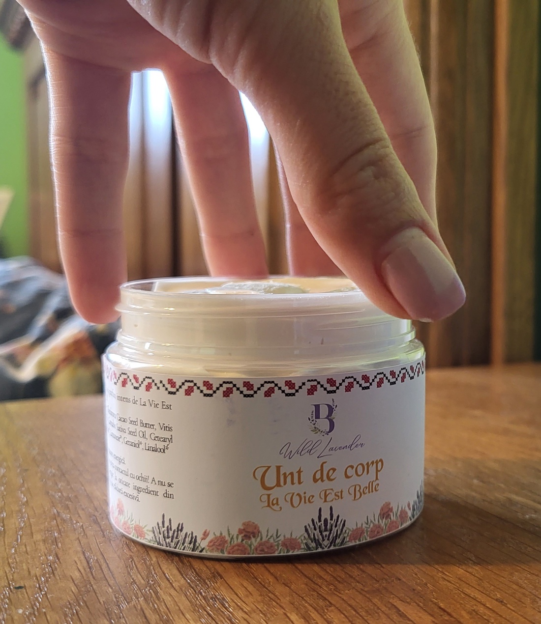 Unt de corp La Vie est Belle 120 ml - baie și frumusețe - accesorii de îngrijire personală - loțiune de corp, unt de corp - Artynos.ro