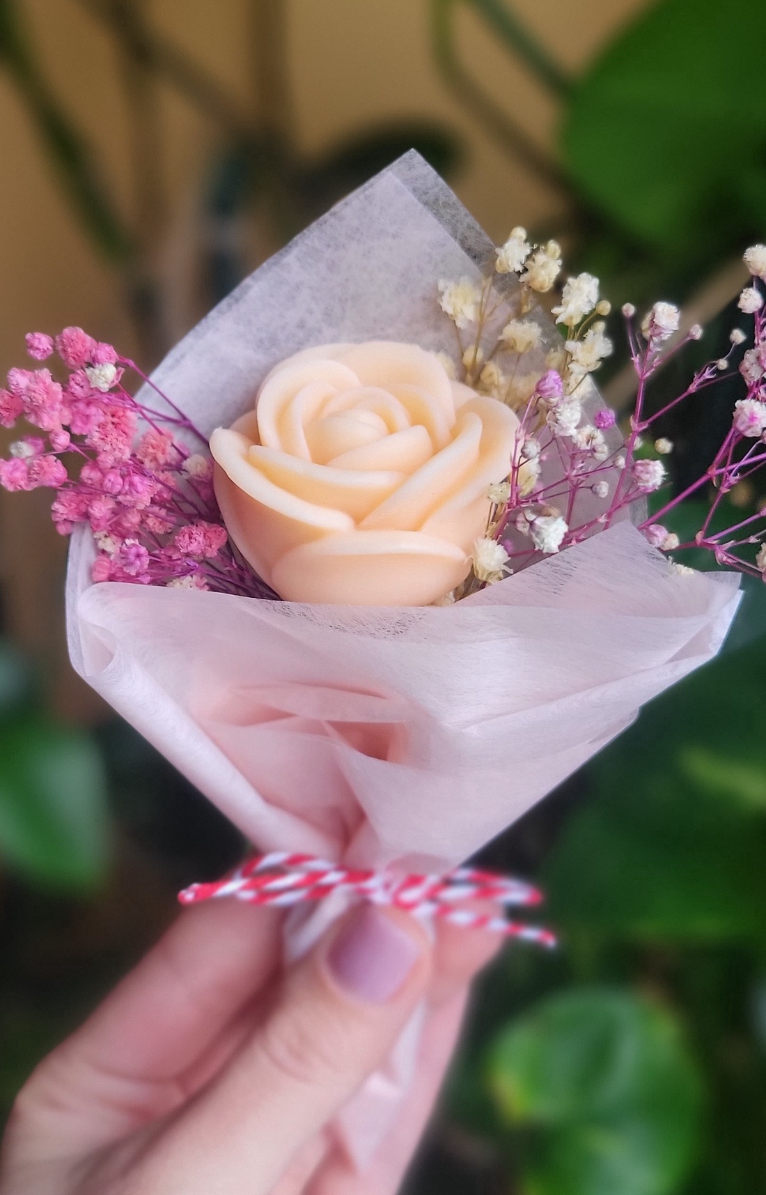 Buchețel parfumat cu bujor din ceară și flori uscate - casă & stil de viață - lumânări, parfumuri, arome - ceară parfumată - Artynos.ro