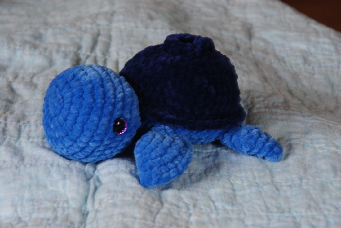 Țestoasă croșetată manual Afină  - jucării și echipamente pentru copii - plușuri - jucării de melc - Artynos.ro