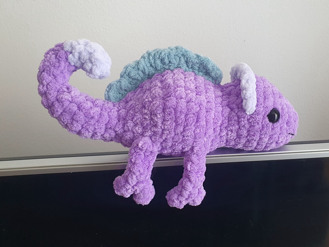 Cameleon de plus crosetat - jucării și echipamente pentru copii - plușuri - dinozauri din pluș - Artynos.ro