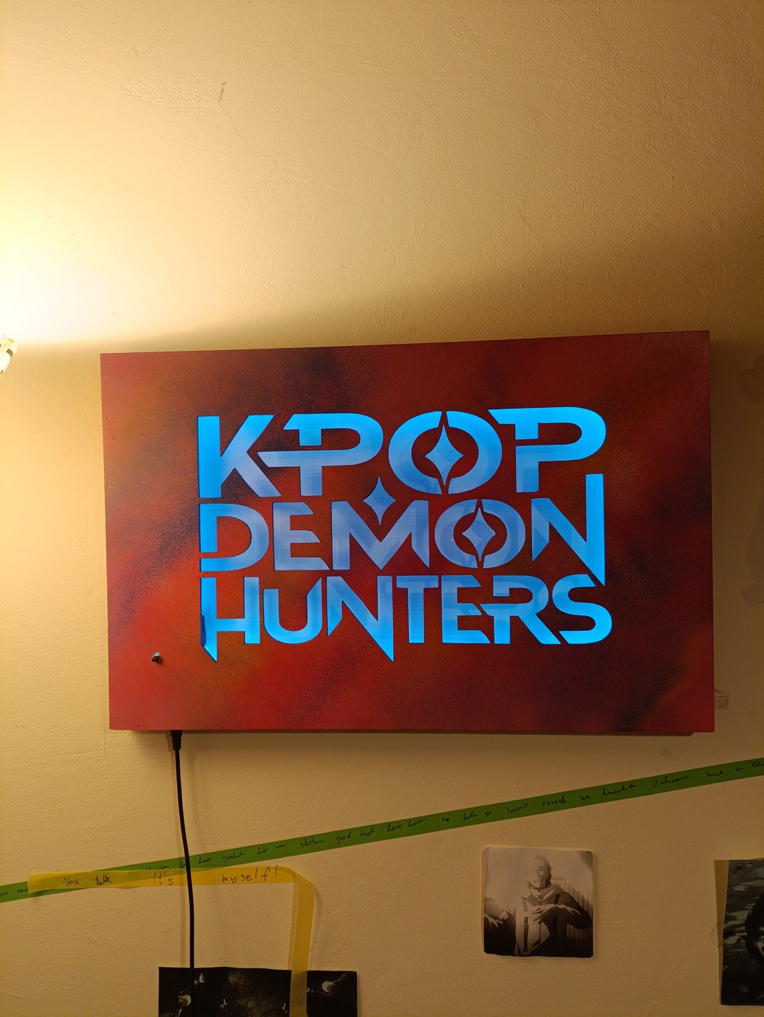 K-Pop Demon Hunters pictură murală iluminată - casă & stil de viață - lămpi și corpuri de iluminat - lampă de ambianță - Artynos.ro