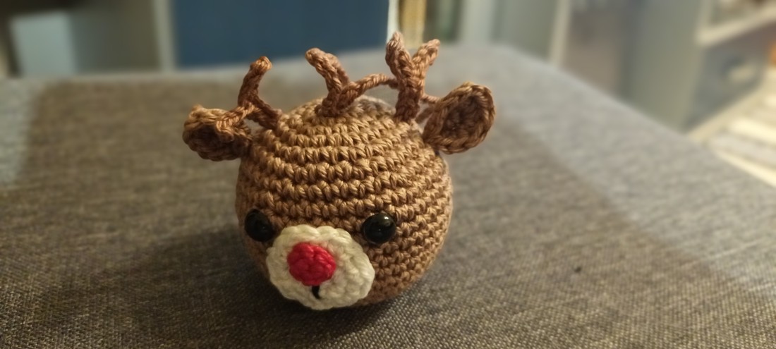Ornament pentru pomul de Crăciun cu ren - - Artynos.ro Ornament pentru pomul de Crăciun cu ren - - Artynos.ro