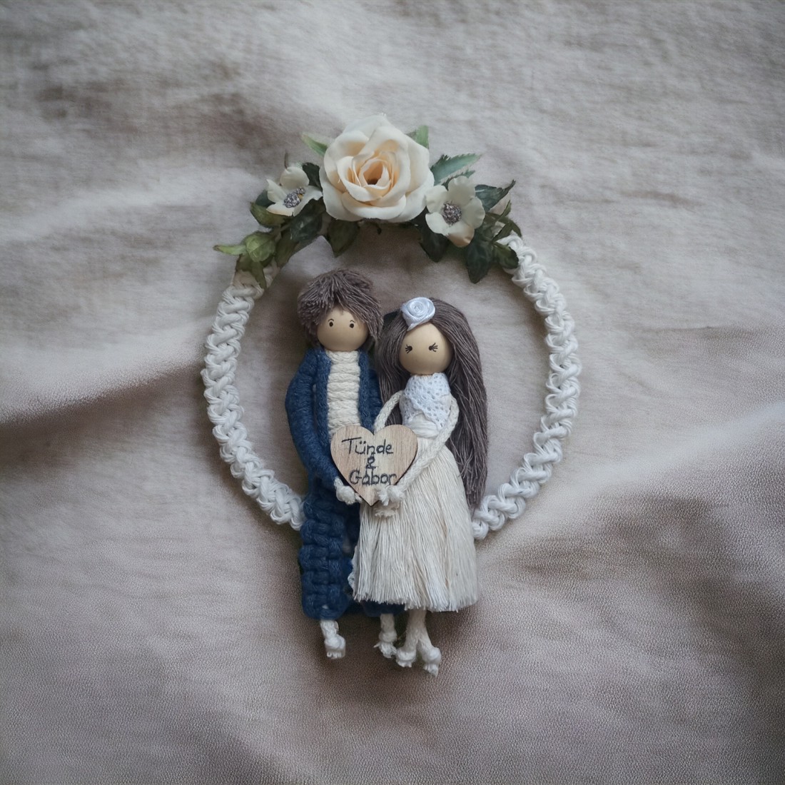 Suvenir de nuntă, ornament de perete cuplu - - Artynos.ro Suvenir de nuntă, ornament de perete cuplu - - Artynos.ro
