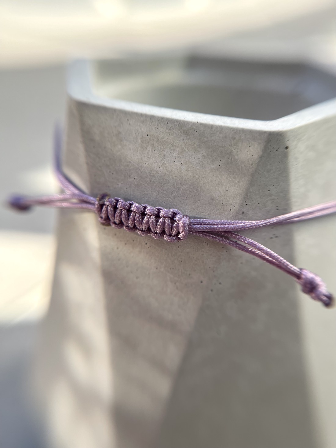 FINE LINE - calm - brățară minimalistă cu ametist - bijuterii - brățări - brățări din pietre semiprețioase - Artynos.ro