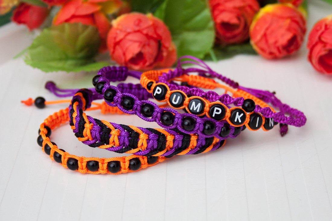 Brățară macramé împletită în trei culori - negru/violet/portocaliu - - Artynos.ro Brățară macramé împletită în trei culori - negru/violet/portocaliu - - Artynos.ro