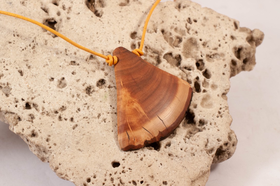 Colier din lemn, colier pandantiv - bijuterii - coliere - Artynos.ro
