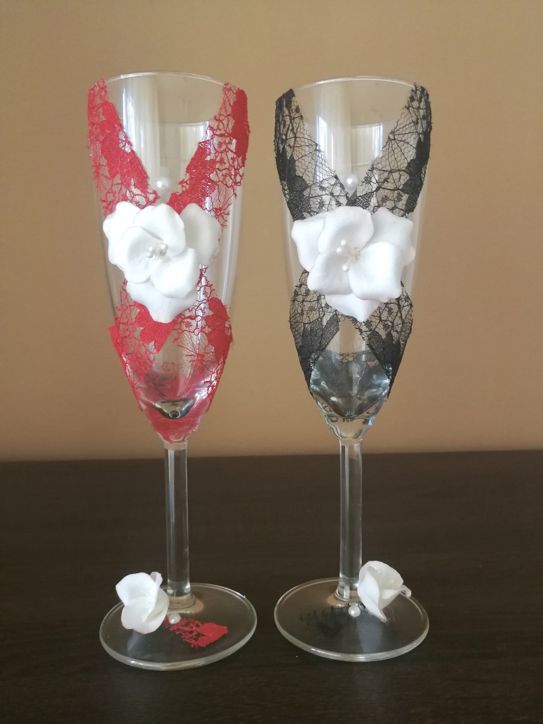 Set romantic de nunta .. decorat cu flori handmade - accesorii nuntă - materiale decor pentru nuntă - decorațiuni nuntă - Artynos.ro