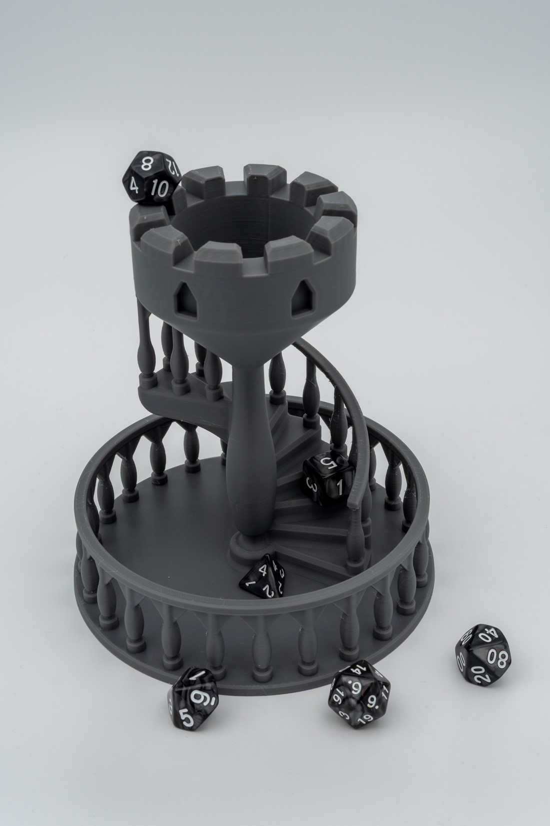 Turn pentru zaruri cu scară în spirală rustică -  - Artynos.ro