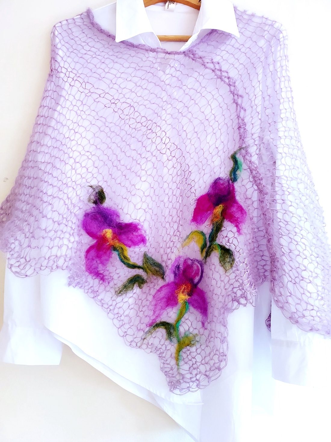 Poncho tricotat manual și impaslit cu iriși de lana  - îmbrăcăminte și modă - haine damă - poncho - Artynos.ro