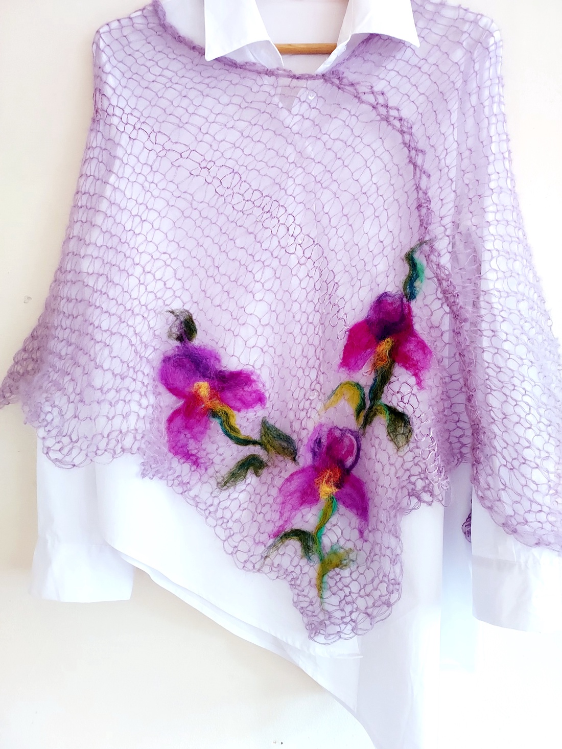 Poncho tricotat manual și impaslit cu iriși de lana  - îmbrăcăminte și modă - haine damă - poncho - Artynos.ro