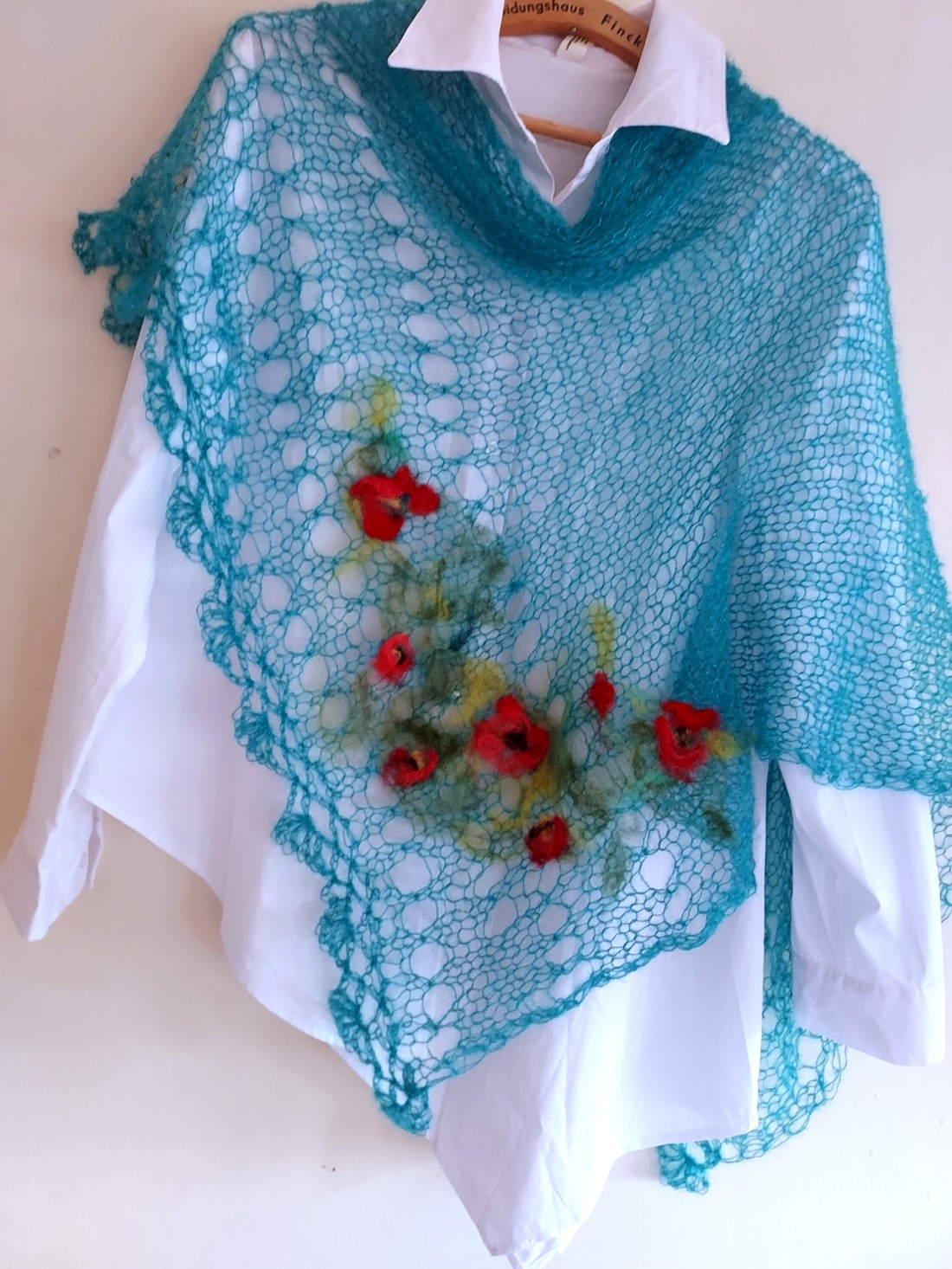 Poncho tricotat și impaslit  - îmbrăcăminte și modă - haine damă - poncho - Artynos.ro