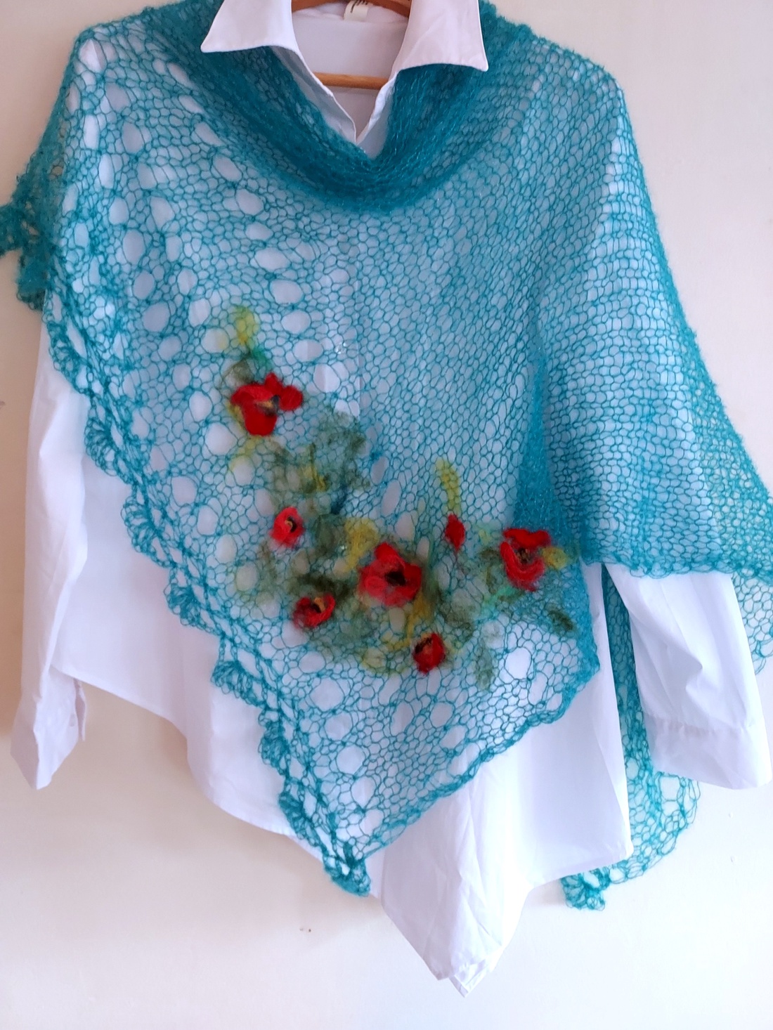 Poncho tricotat și impaslit  - îmbrăcăminte și modă - haine damă - poncho - Artynos.ro