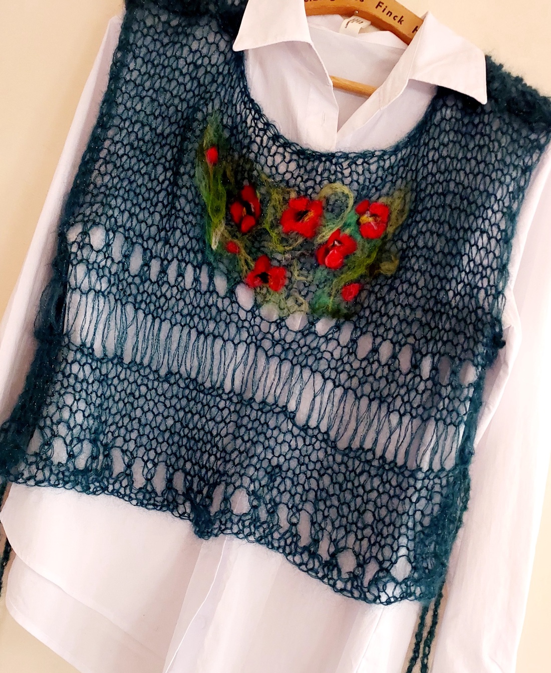 Vesta tricotata și impaslita cu maci de lana  - îmbrăcăminte și modă - haine damă - tunică - Artynos.ro