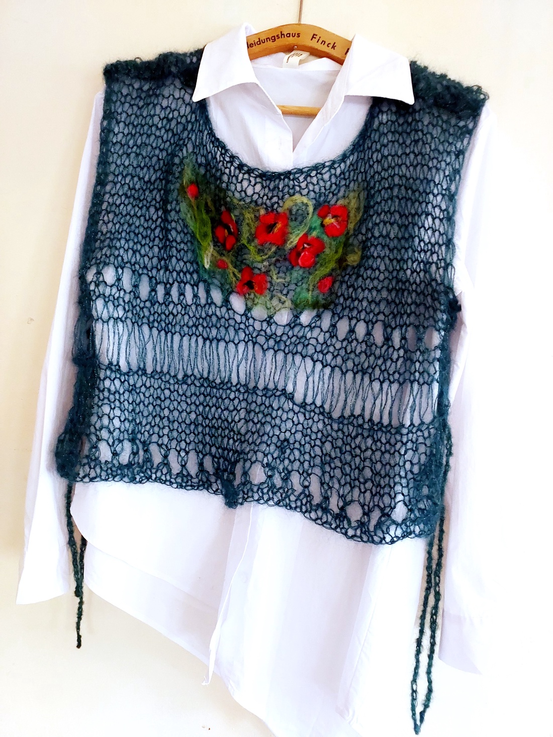 Vesta tricotata și impaslita cu maci de lana  - îmbrăcăminte și modă - haine damă - tunică - Artynos.ro