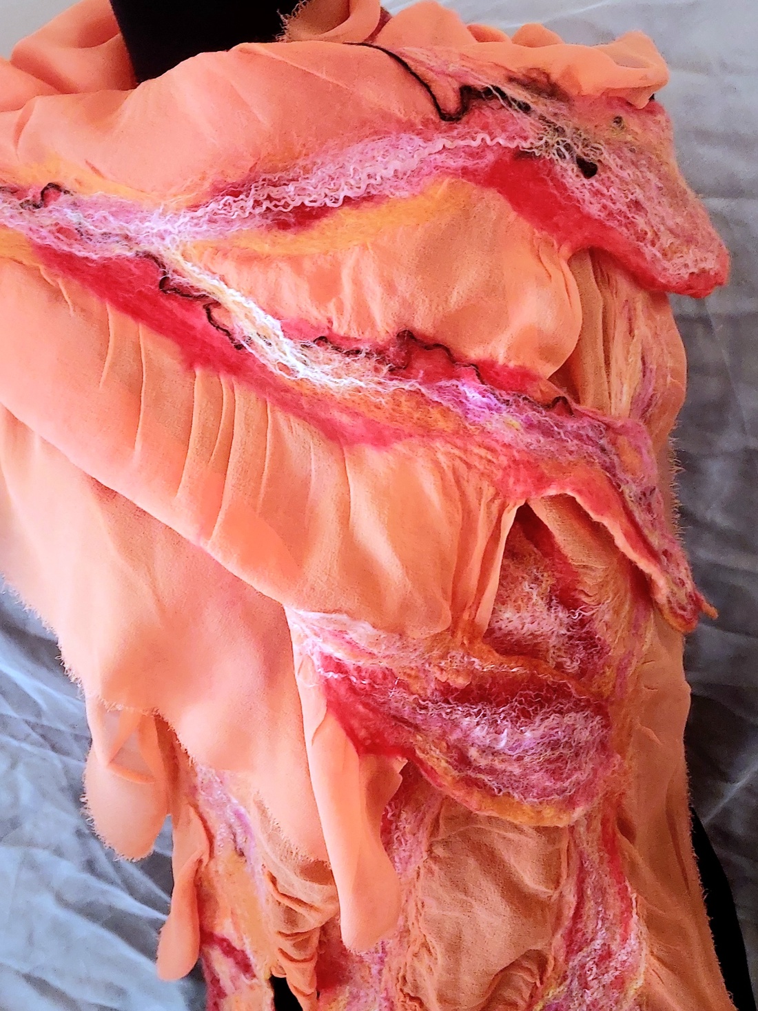 Eșarfă de mătase naturala împaslita  - îmbrăcăminte și modă - eșarfe, pălării, fularuri - căciulă - Artynos.ro