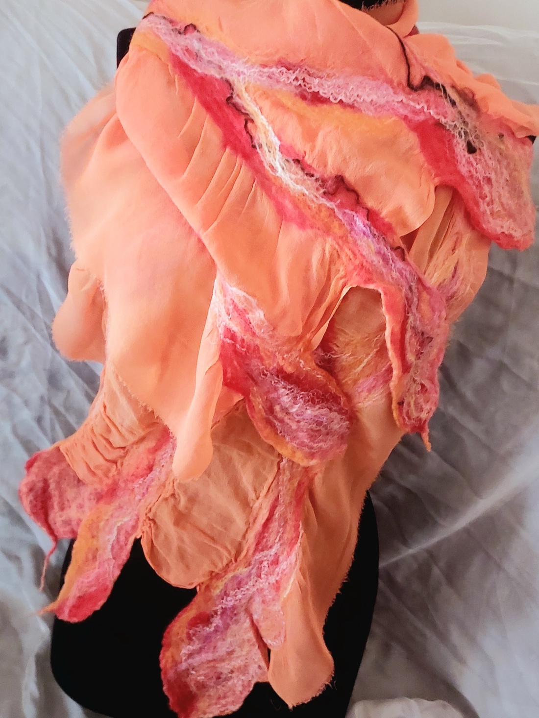 Eșarfă de mătase naturala împaslita  - îmbrăcăminte și modă - eșarfe, pălării, fularuri - căciulă - Artynos.ro