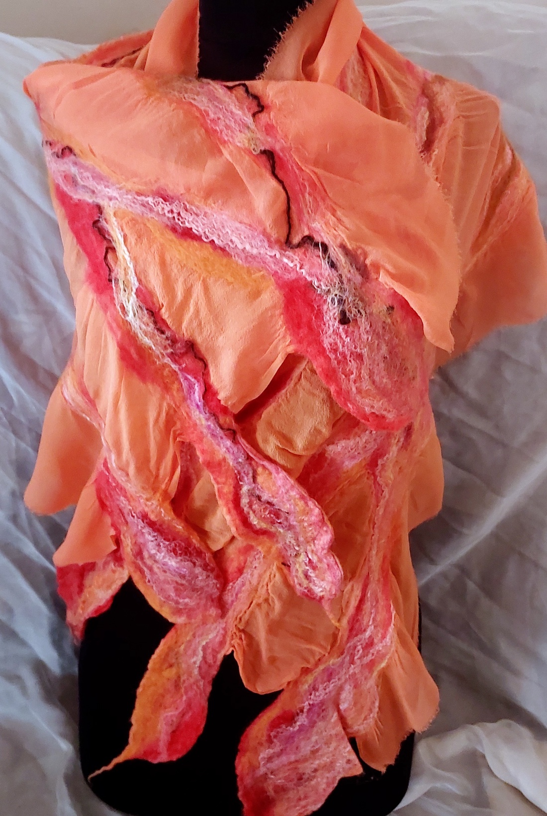 Eșarfă de mătase naturala împaslita  - îmbrăcăminte și modă - eșarfe, pălării, fularuri - căciulă - Artynos.ro