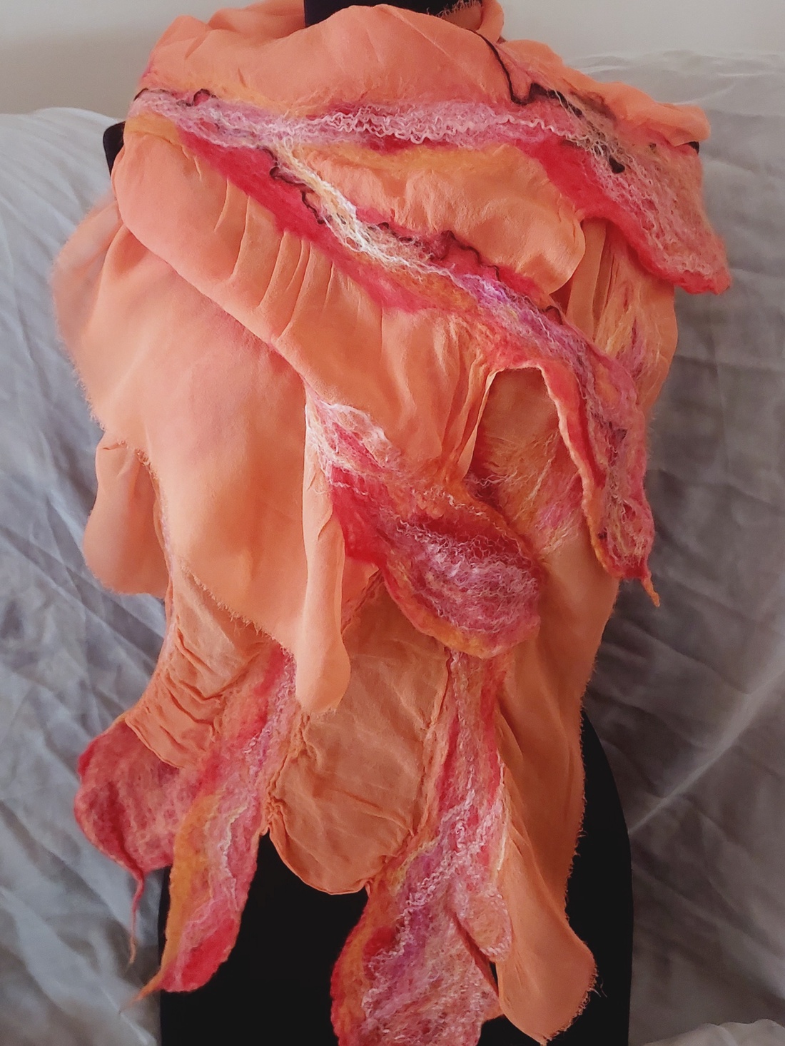 Eșarfă de mătase naturala împaslita  - îmbrăcăminte și modă - eșarfe, pălării, fularuri - căciulă - Artynos.ro