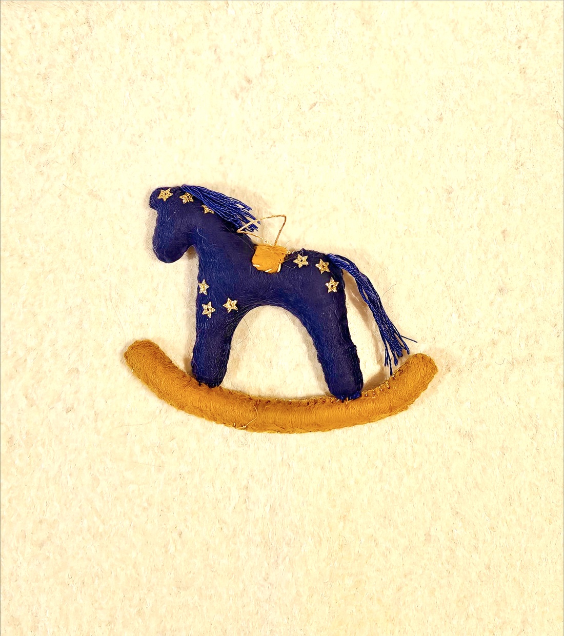 Căluț din fetru  - crăciun - decorațiuni de crăciun de casă - figurine pentru pomul de crăciun - Artynos.ro