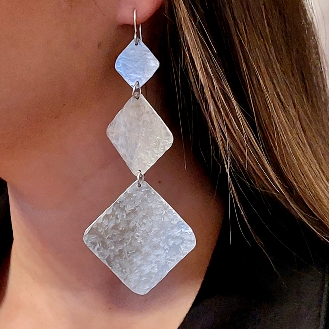 Cercei minimali din aluminiu - bijuterii - cercei lungi - Artynos.ro Cercei minimali din aluminiu - bijuterii - cercei lungi - Artynos.ro