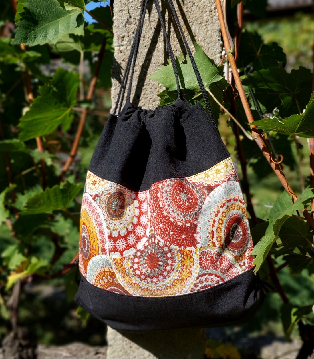 Rucsac/sac negru cu migdale - geantă și husă - rucsacuri - genți de gimnastică - Artynos.ro Rucsac/sac negru cu migdale - geantă și husă - rucsacuri - genți de gimnastică - Artynos.ro
