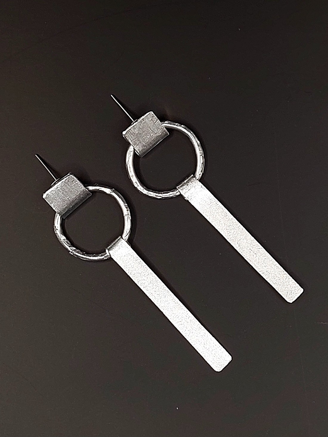 Cercei cu design suplimentar din aluminiu - bijuterii - cercei lungi - Artynos.ro Cercei cu design suplimentar din aluminiu - bijuterii - cercei lungi - Artynos.ro