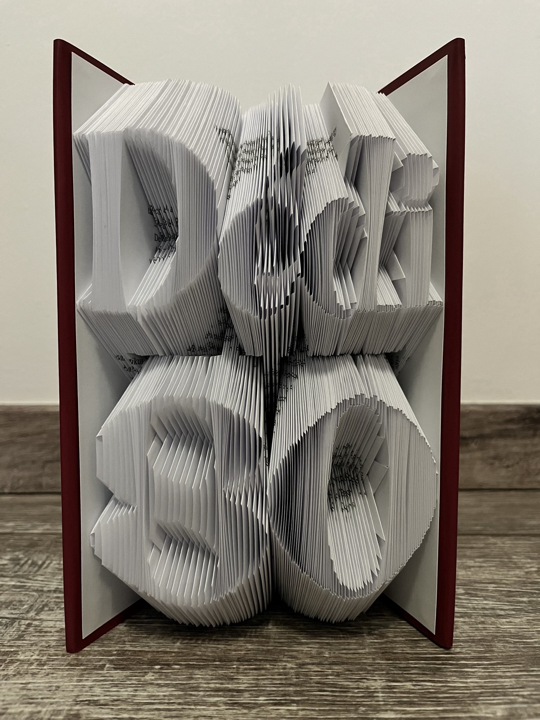 Nume și număr 2 rânduri de sculptură a cărții - casă & stil de viață - accesorii pentru decorat casa - decorațiuni de masă și decorațiuni pentru rafturi  - sculptură de carte, carte pliată - Artynos.ro