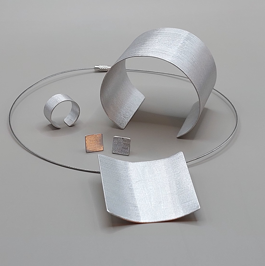 Minimală în formă de pană din aluminiu - bijuterii - seturi de bijuterii - Artynos.ro Minimală în formă de pană din aluminiu - bijuterii - seturi de bijuterii - Artynos.ro