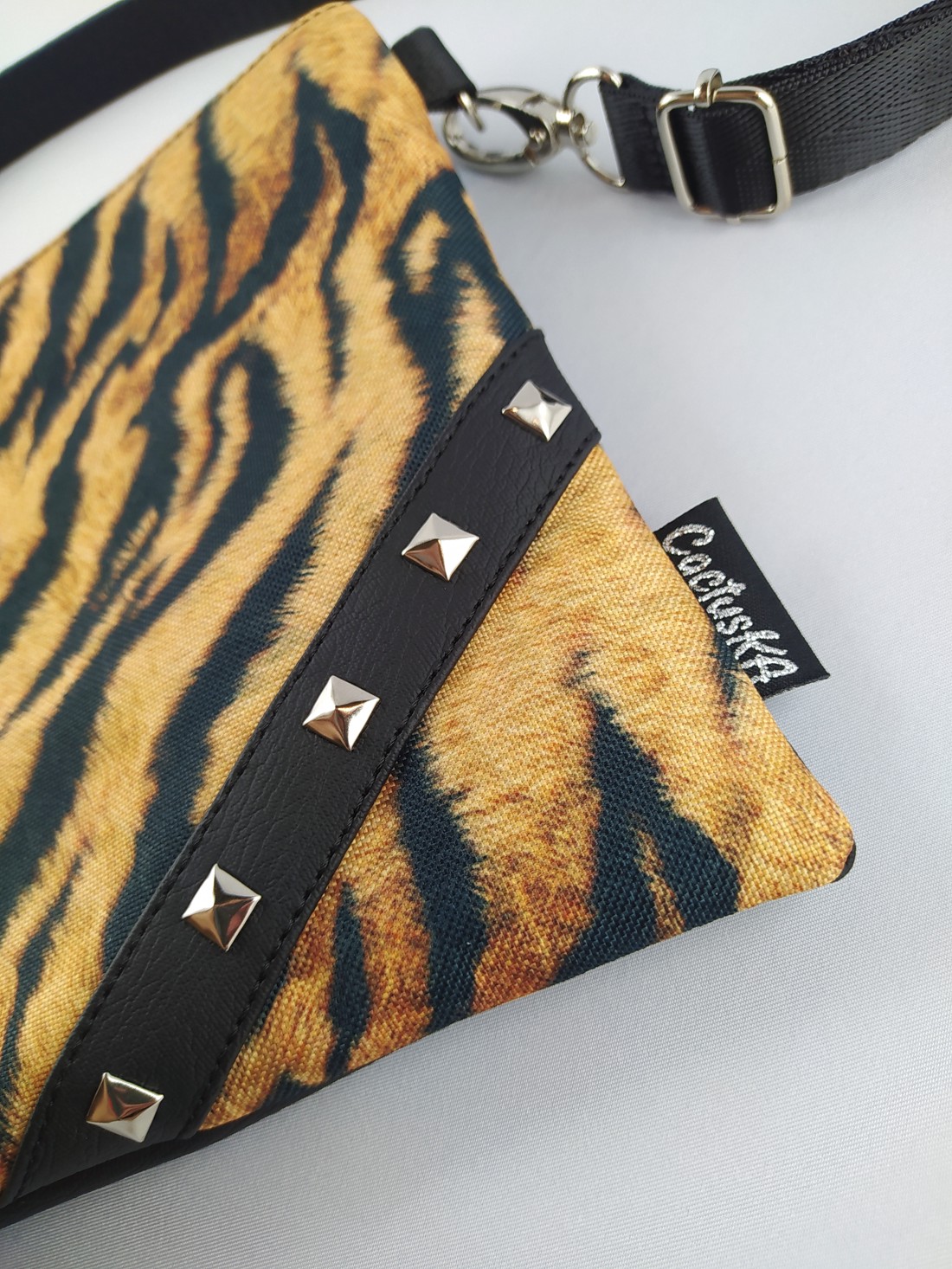 Tiger sac mic - - Artynos.ro Tiger sac mic - - Artynos.ro