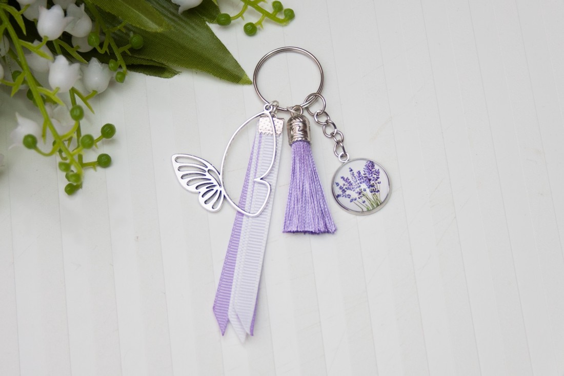 Breloc, ornament pentru geantă - Fluture lavanda - Violet - - Artynos.ro Breloc, ornament pentru geantă - Fluture lavanda - Violet - - Artynos.ro