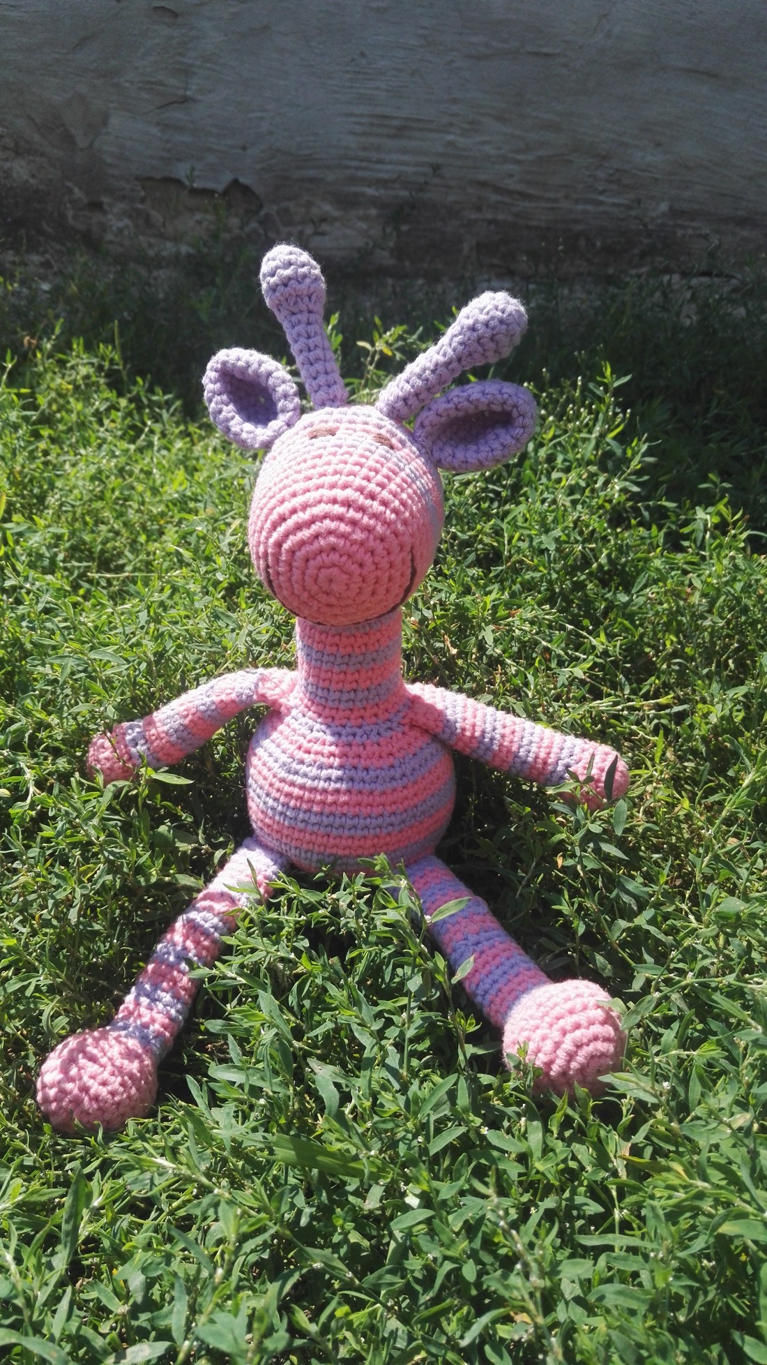 Girafa cu dungi - jucării și echipamente pentru copii - plușuri - girafă de pluș - Artynos.ro
